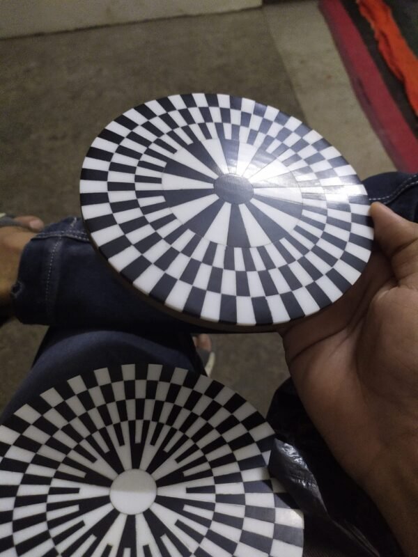 Black and White Resin Coaster – 6-Inch Optical Illusion Design | Modern Decorative Coaster