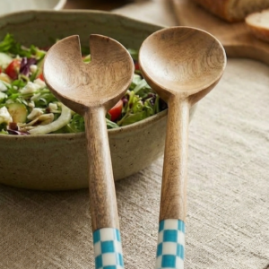 RB ARTISAN handcrafted mango wood salad server set blue white checkered resin handle spoon fork served with fresh salad