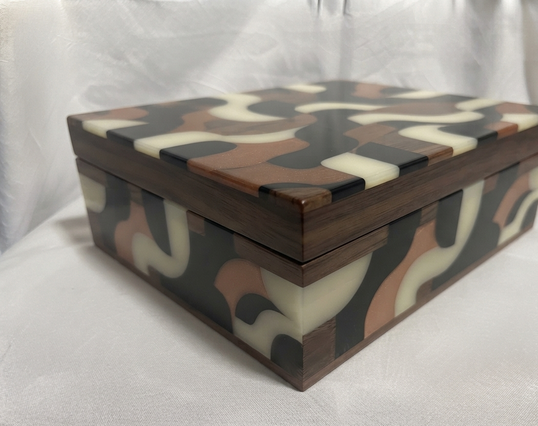 RB ARTISAN Mango Wood Resin Storage Box – Abstract Wave Pattern 8x8x3 Inch RB ARTISAN handcrafted mango wood resin storage box abstract wave retro swirl pattern 8x8x3 inch black cream brown jewellery keepsake box made in India