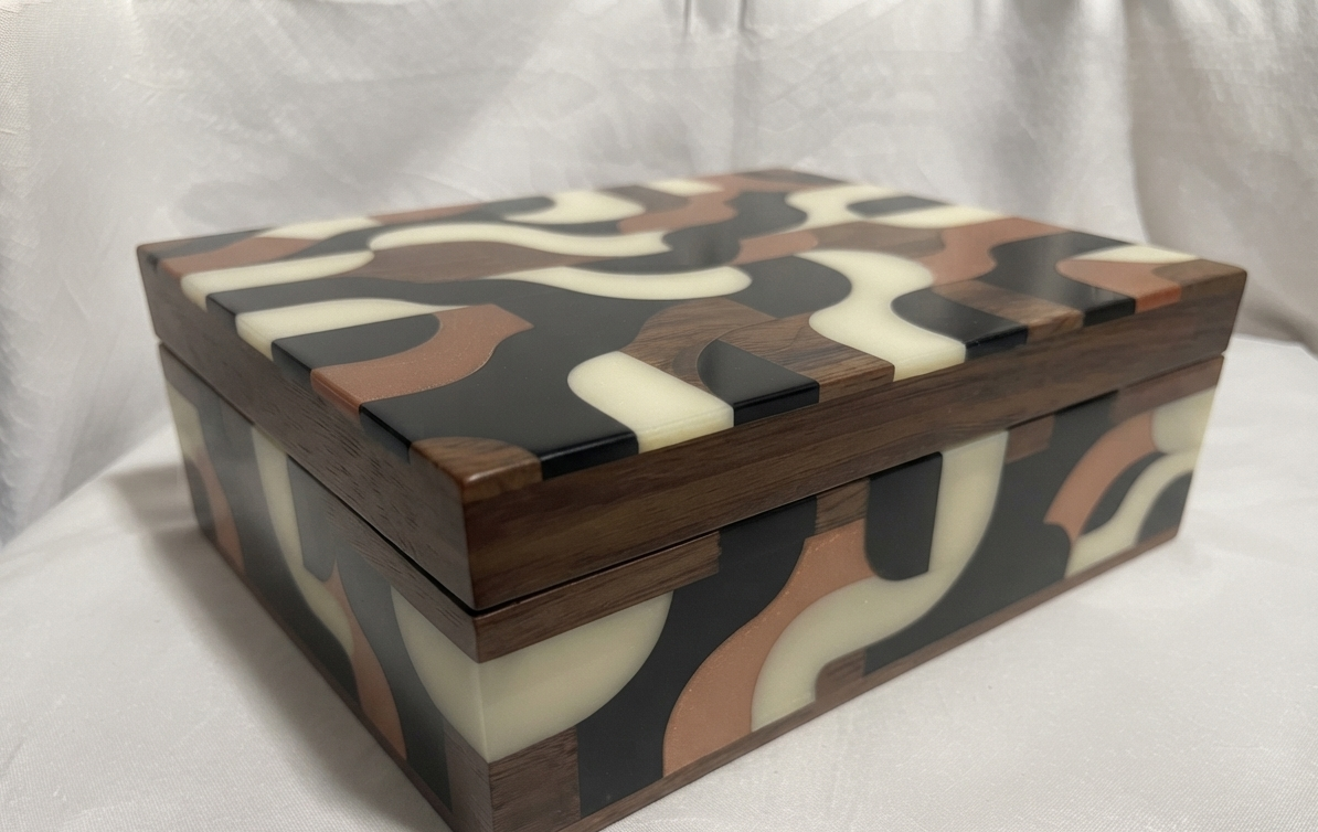 RB ARTISAN Mango Wood Resin Storage Box – Abstract Wave Pattern 8x8x3 Inch RB ARTISAN handcrafted mango wood resin storage box abstract wave retro swirl pattern 8x8x3 inch black cream brown jewellery keepsake box made in India